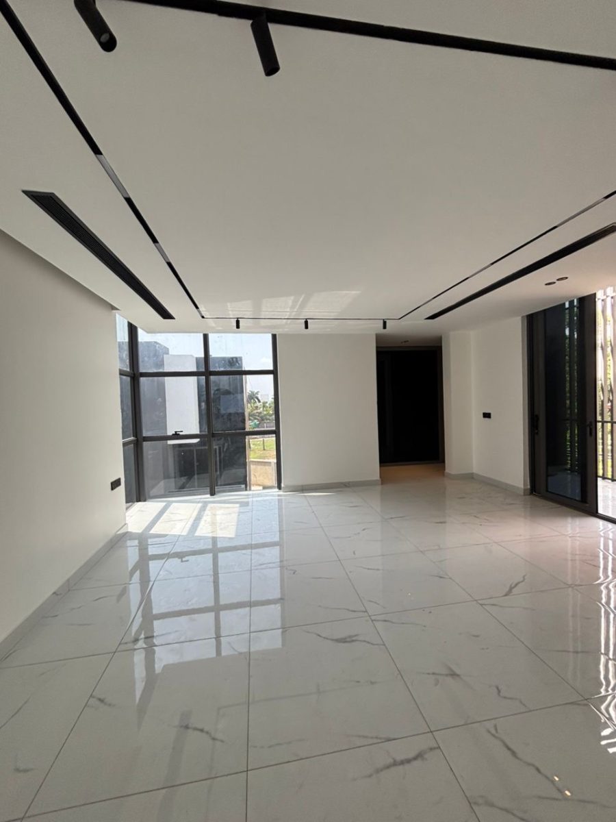 Executive 4-Bedroom Townhouse with Swimming Pool