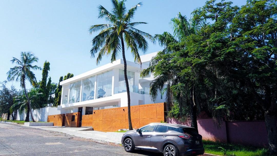 FOR RENT – LUXURY 4 BEDROOM TOWNHOUSE